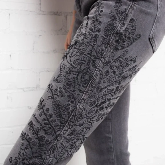 Free People cut-off Floral embroidered gray jeans Womens Size 26 Boho Stretchy - Picture 4 of 15